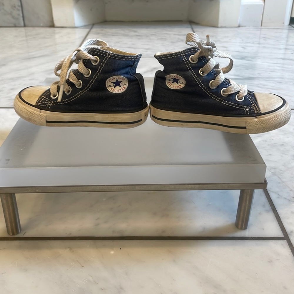 Infant Chuck Taylor Hightops Sneakers Size 4